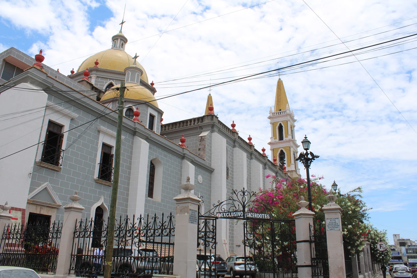 La Catedral de Mazatlán junto a nuestra oficina