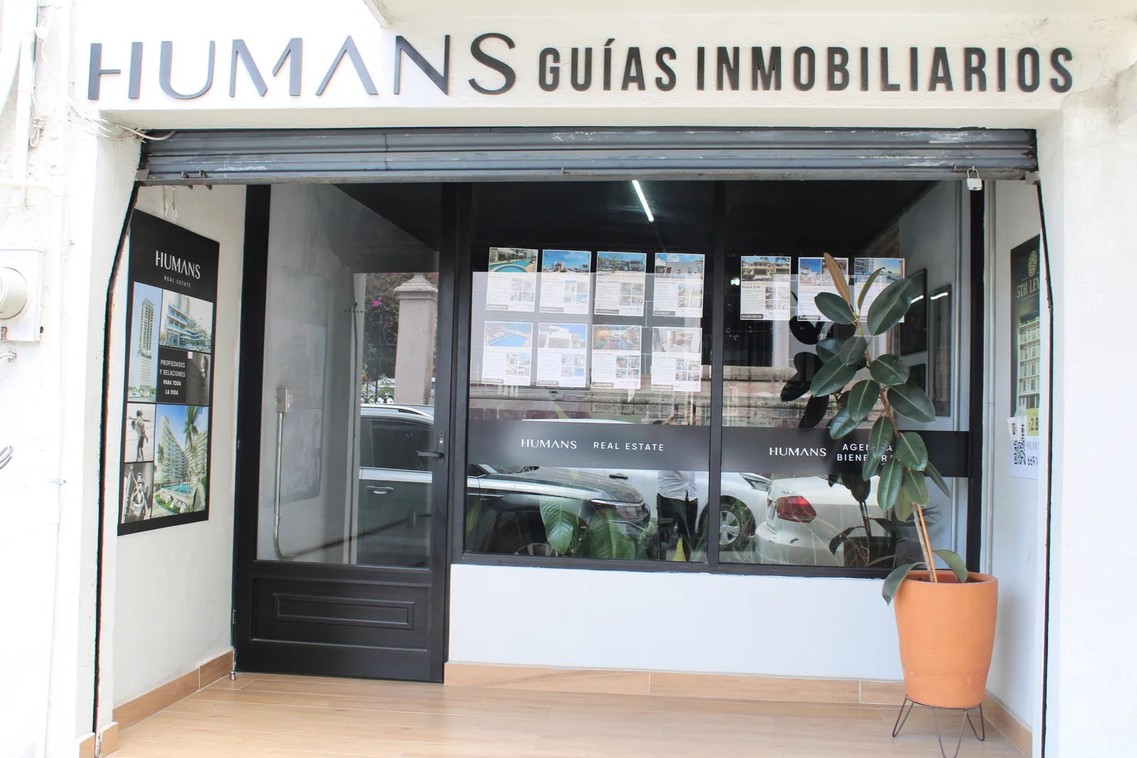 Fachada de la oficina Humans en Mazatlán